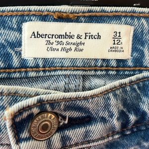 Abercrombie 90s Straight ultra high rise
